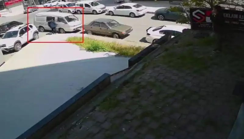Aracını Çalmak İsteyen Hırsızı Suçüstü Yakalayan Kahraman: Olayın Detayları!