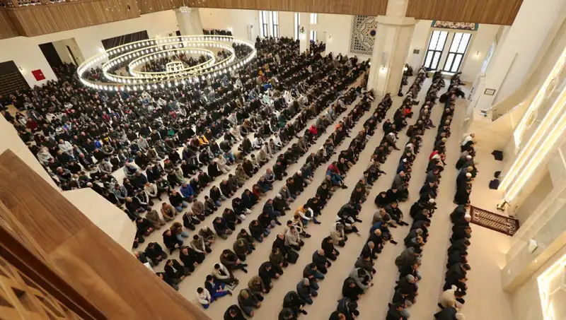 Cuma Namazı Saatleri 4 Nisan 2025: İstanbul, Ankara ve İzmir İçin Detaylı Bilgiler