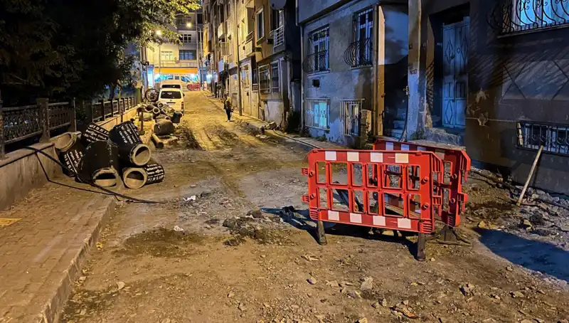 Bayrampaşa'da Altyapı Çalışması Sırasında Rögar Kapağı Patladı: Olayın Ardındaki Gerçekler