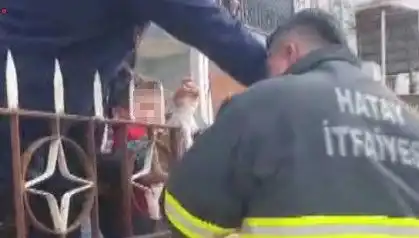 Hatay'da Yaşanan Korkunç Kaza: Çocuğun Koluna Demir Korkuluk Saplandı!