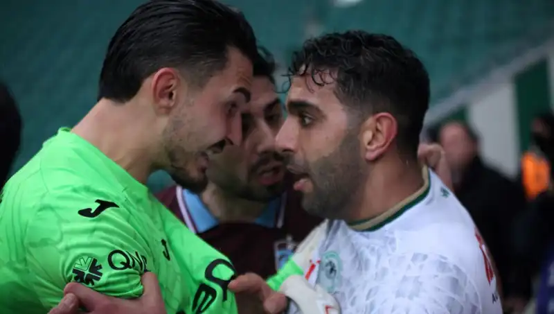 Konyaspor-Trabzonspor Maçında Uzatma Dakikalarında Şok Anlar!