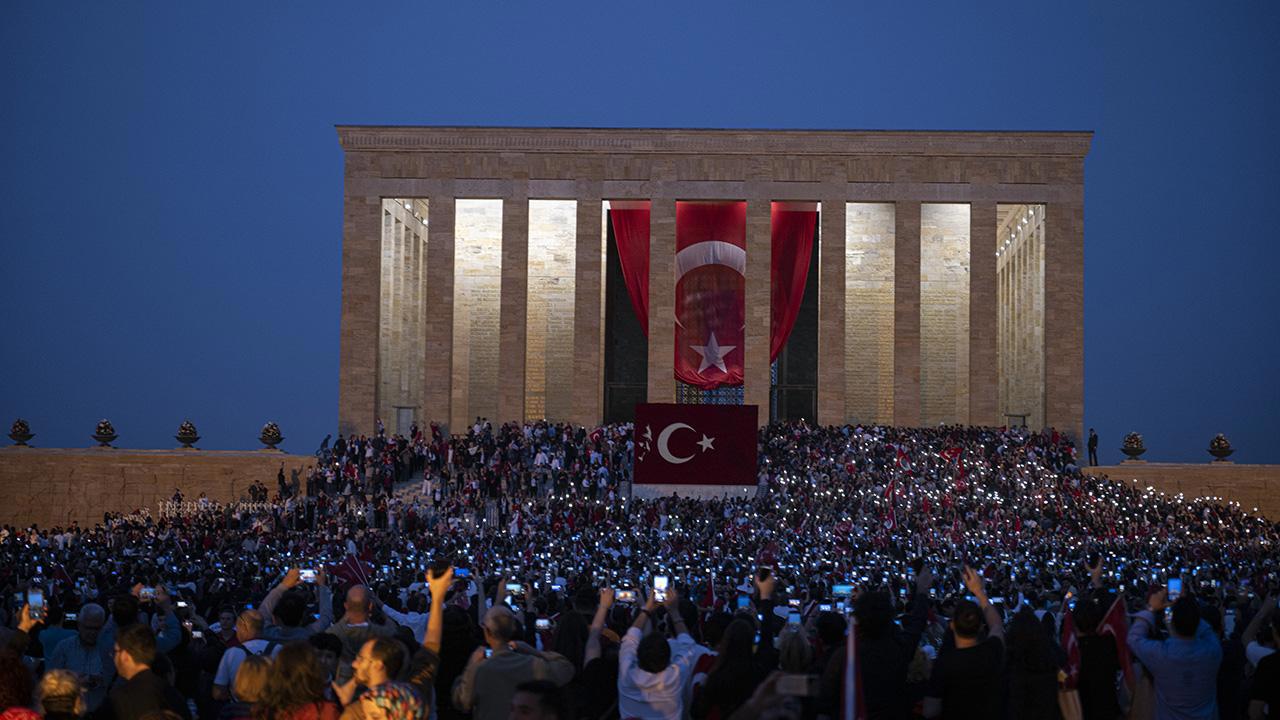 Anıtkabir'de Yoğun Ziyaretçi Akını