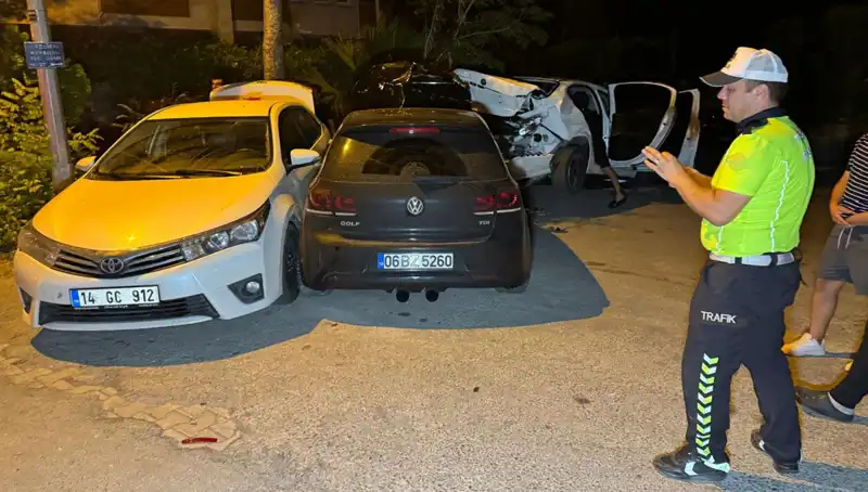Alkollü Sürücü Şehir Merkezinde Kaosa Neden Oldu: Üç Araç Hasar Gördü