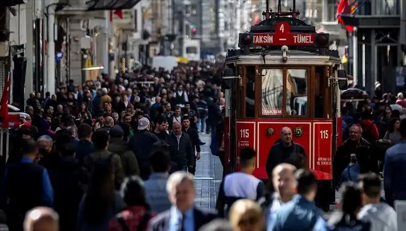 Türkiye'nin Nüfusu Rekor Seviyeye Ulaştı: Yeni Rakamlar ve Etkileri