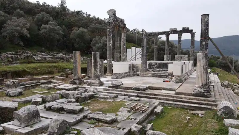 Zeus Tapınağı’ndaki Restorasyon Çalışmaları Tüm Hızıyla Devam Ediyor