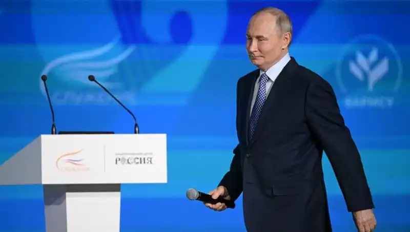 Rusya'nın Yeni "Yabancı Ajan" Yasası: Putin'in İmzasıyla Hayata Geçti