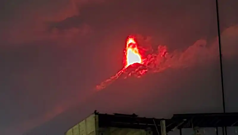 Fuego Yanardağı Patladı: 30 Bin Kişiye Tahliye Uygulanacak