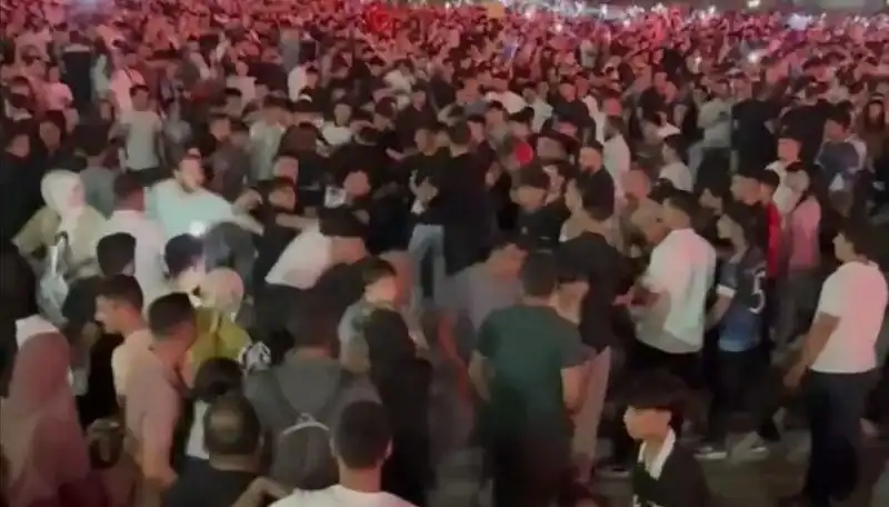 Konserde Bıçaklı Kavga: Üç Kişi Yaralandı, Gergin Anlar Yaşandı