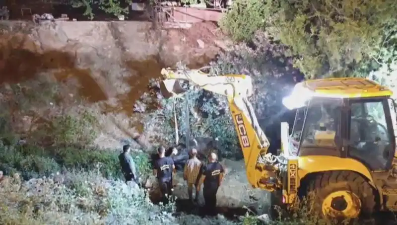 Hatay'da İneği Kurtarmak İçin İnanılmaz Operasyon Gerçekleştirildi