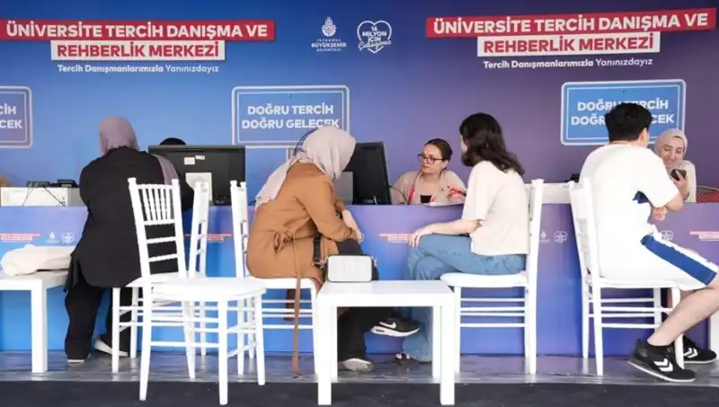 İstanbul'da 24 Yeni İBB Tercih Danışma ve Rehberlik Merkezi Açıldı