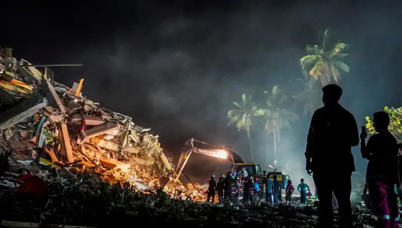 Myanmar'da Üç Gün Sonra Enkazdan Kurtarılan Destansı Hayat Hikayesi
