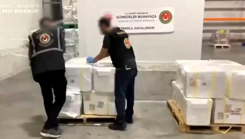 İstanbul Havalimanı'nda Tarihi Kokain Operasyonu: 455 Kilo Ele Geçirildi!