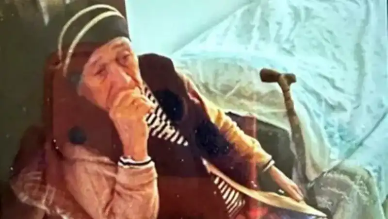 Genç Kadının Şok Edici Cinayeti: Anneannesini Bastonla Öldürdü!