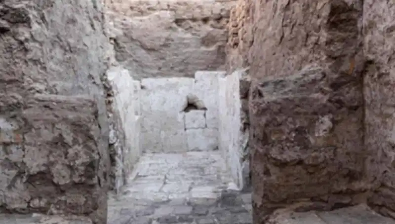 Mısır'da Tarihin Derinliklerinden Gelen Keşif: 3.500 Yıl Önceye Ait Kraliyet Mezarı Bulundu