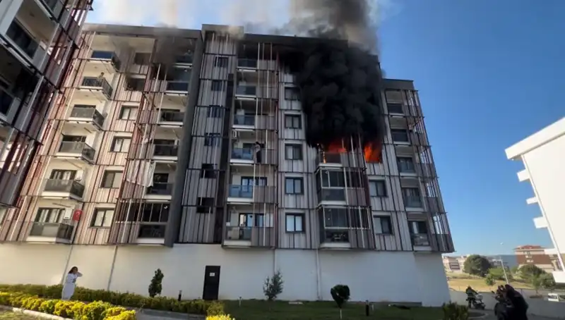 Çanakkale’de Şok Edici Yangın: Geceyi Korkuyla Geçiren Vatandaşlar!