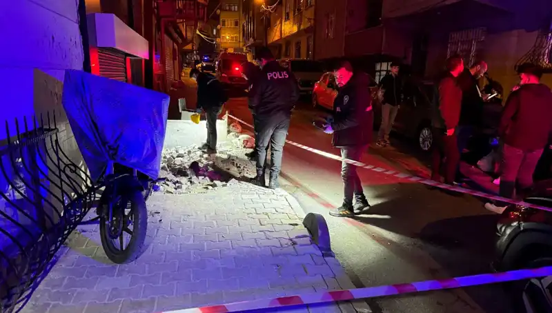 Küçükçekmece'de Plakasız Motosikletle Gerçekleştirilen Saldırı Korkuttu