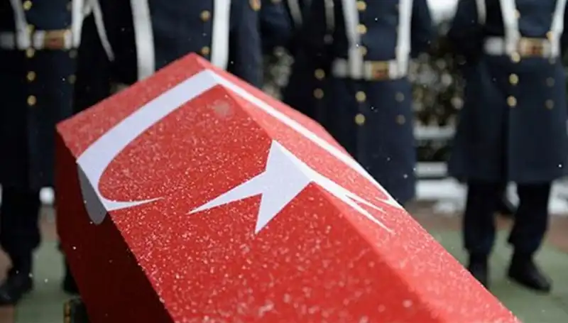 Pençe Kilit Operasyonu'nda Yaralanan Askerimiz Şehit Düştü, Ülke Yasa Boğuldu