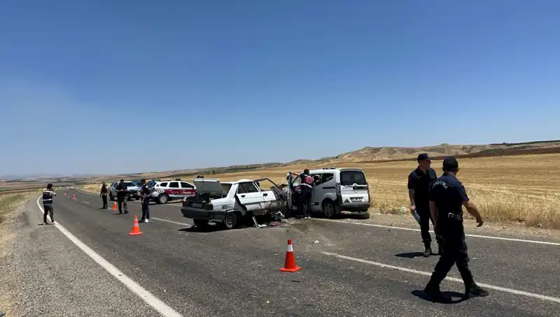 Adıyaman'da Feci Bir Trafik Kazası: 4 Can Gitti, Vatandaşlar Şokta