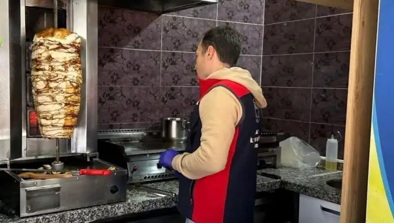 Tavuk Döner Skandalı: İşletmelere Yönelik Baskınlar Artıyor!