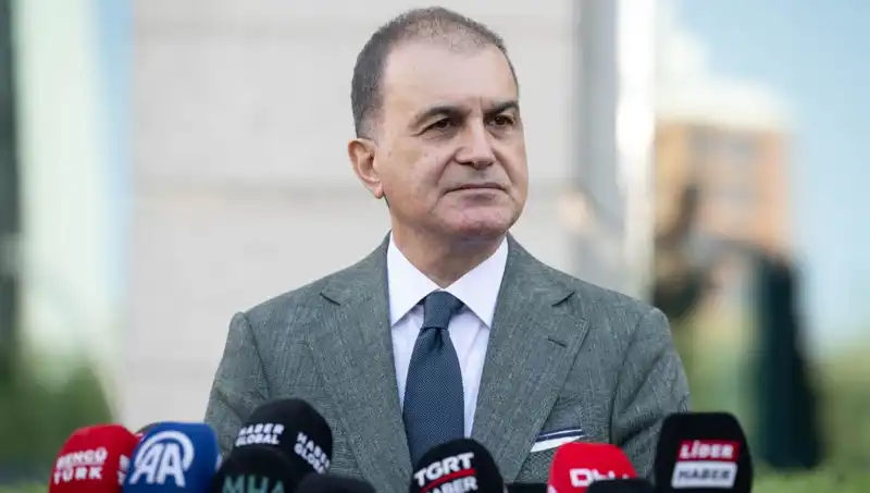 Ömer Çelik’ten Özel’e Sert Tepki: Meşru Demokratik Alanı Tehdit Eden Sözler Yok Hükmündedir