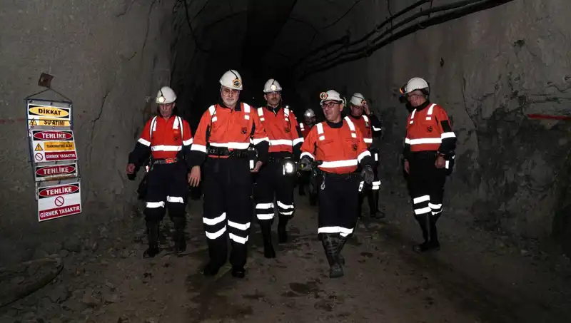 Altın Madeninde Tarihi Ziyaret: Bakan Işıkhan Yeraltına İnerek Kritik Açıklamalar Yaptı