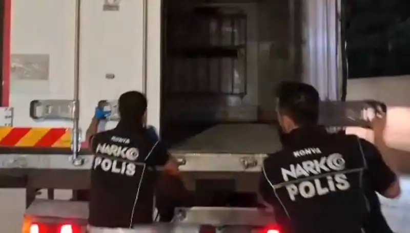Konya’da İkna Edici Uyuşturucu Operasyonu: Dört Şüpheli Gözaltında!