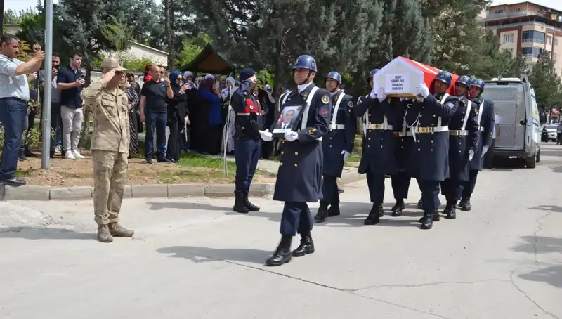 Şehit Vatansever, Gözyaşlarıyla Uğurlandı: Toprağa Verilişi Duygu Dolu Anlara Sahne Oldu