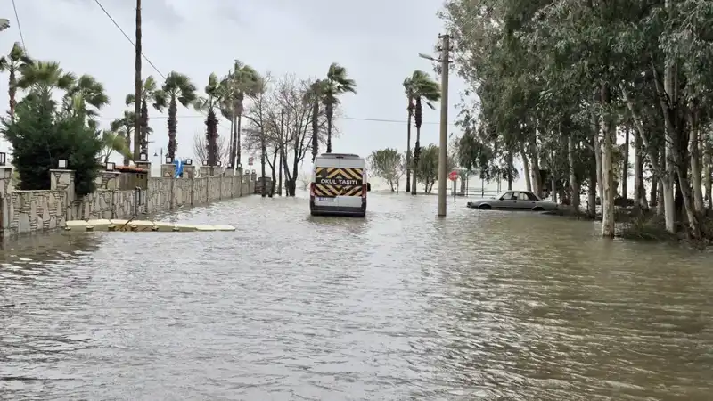 Göl Taşınca İlçe Sular Altında Kaldı: Son Durum ve Yaralar