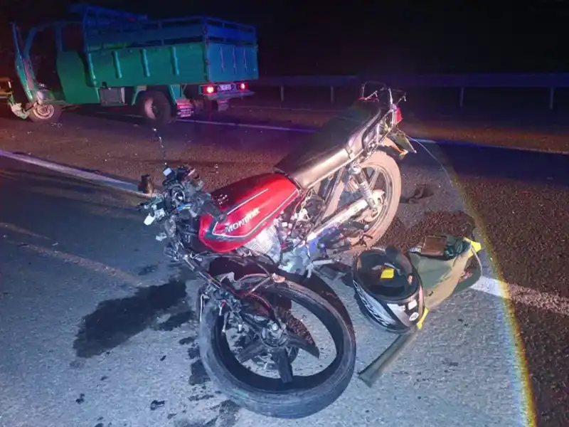 Kamyonet ile Motosiklet Çarpıştı: Hayatını Kaybeden Kuzenler Şokta!