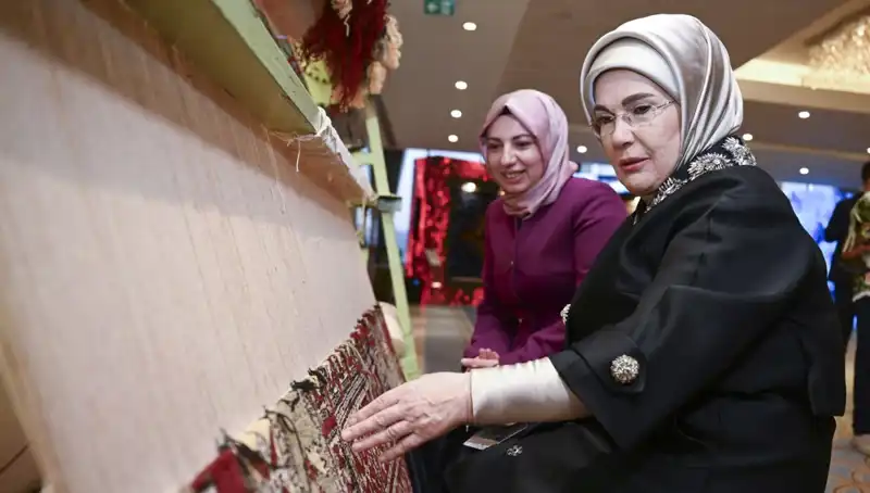 Emine Erdoğan'ın Özel Halısı, Depremzede Kadınlar İçin Açık Artırmaya Çıktı
