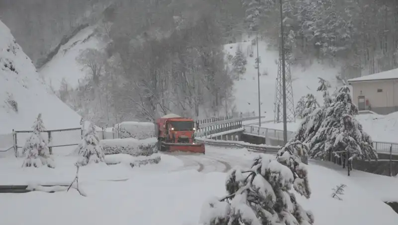 Bolu Dağı'nda Kar Yağışı: Kışın Güzellikleri Yeniden Doğuyor