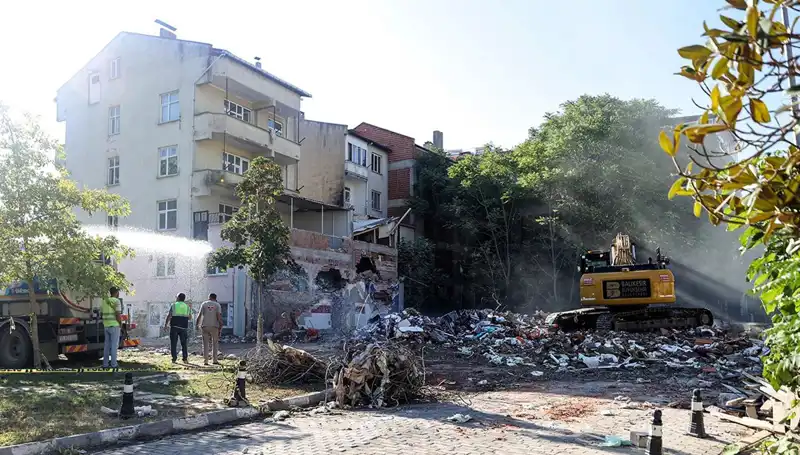 Sındırgı'da Deprem Artçıları: Şehir Harekete Geçti!