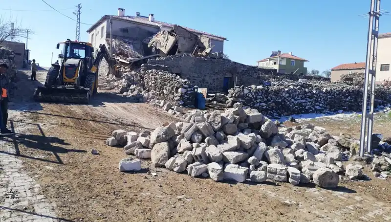Kayseri'de Düşen Ahır Felaketi: 35 Hayvan Telef Oldu