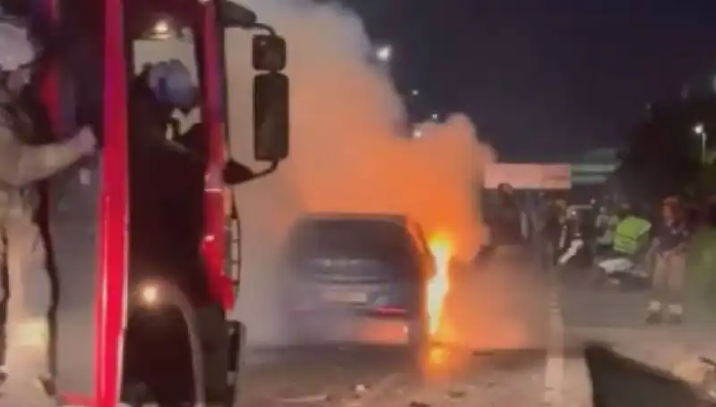 Otoyolda Bariyerlere Çarpan Araçta Yangın! Korku Dolu Anlar Yaşandı