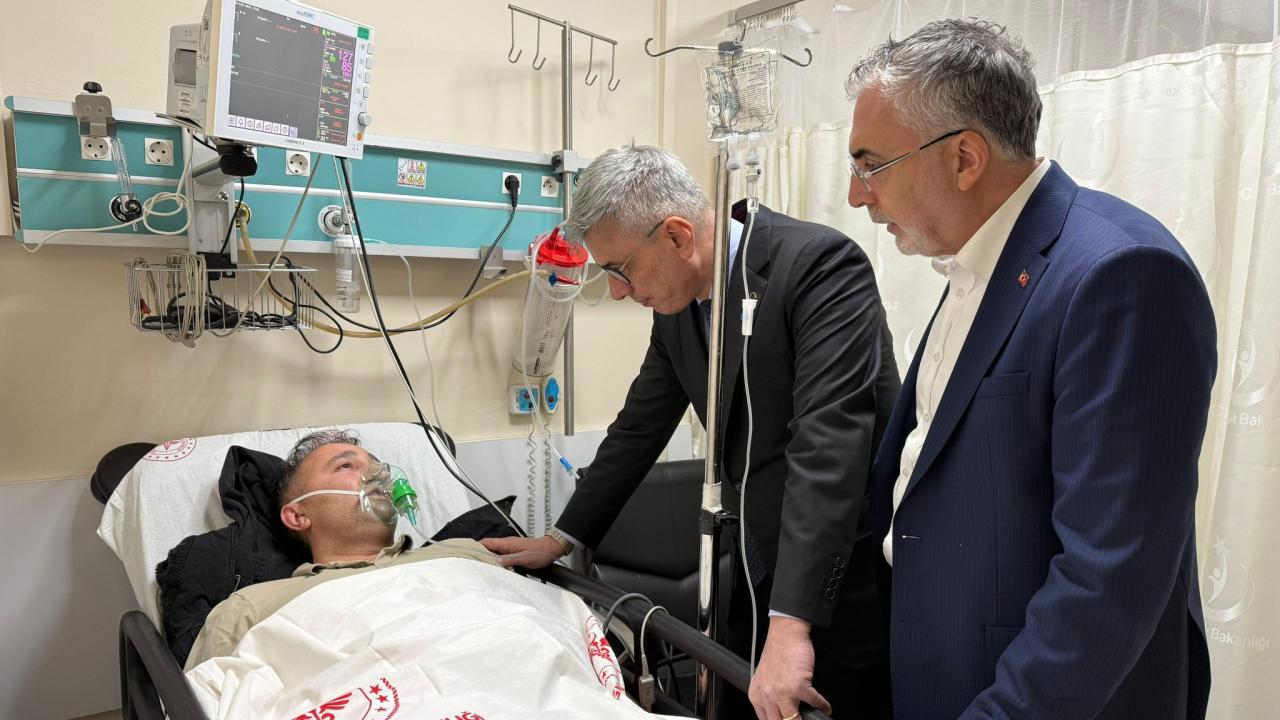 Bakanlar, Yaralıları Hastanede Ziyaret Etti