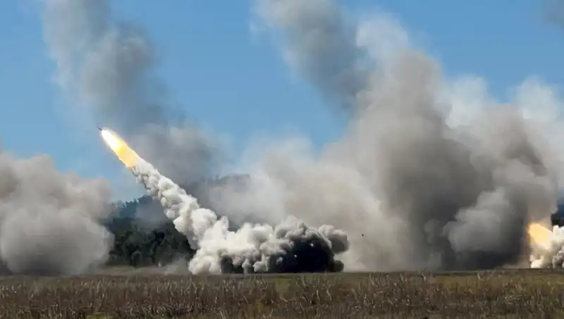 Avustralya'nın Askeri Tarihinde Bir İlk: HIMARS Atışıyla Güç Gelişimi