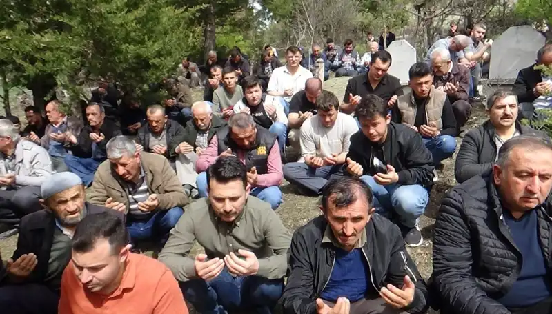 Bir Köyün Kalbini Kazanan Adam: Gözyaşlarıyla Uğurlandı