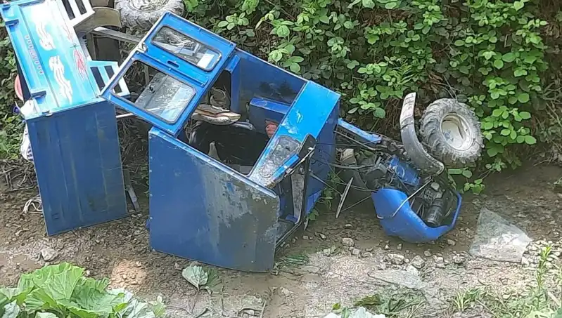 Kontrolden Çıkan Pat Pat Dereye Devrildi: Yaralılar Hastaneye Kaldırıldı