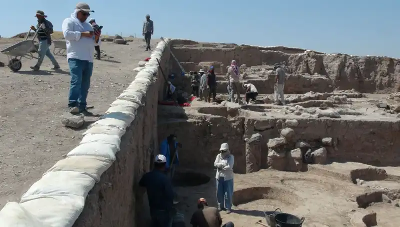 Kilis’te Oylum Höyük Kazıları Devam Ediyor: Sıcak Havalara Rağmen İlerleme Sağlanıyor