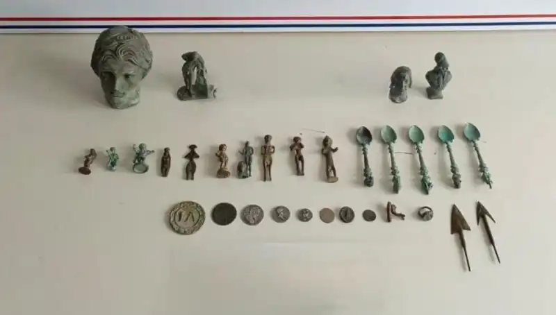 Roma Dönemine Ait Eşsiz Tarihi Eserler Ele Geçirildi: Ayrıntılar Şok Edici!