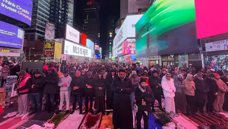 New York Times Meydanı’nda Toplu Teravih Namazı: İslam Birliği