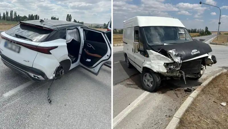 Çorum’da Korkunç Kaza: İki Araç Kafa Kafaya Çarpıştı!