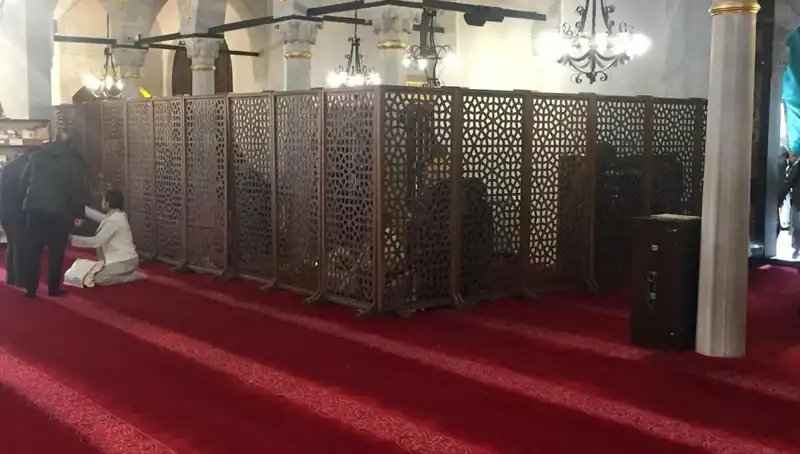 Kadın ve Erkeklerin Yan Yana Teravih Namazı Kıldığı iddiası Nasıl Gerçekleşti?