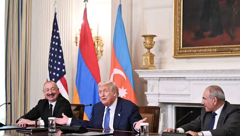 Aliyev, Ermenistan’a Anayasa Çağrısı Yaptı: Zaman Kaybetmeye Gerek Yok!