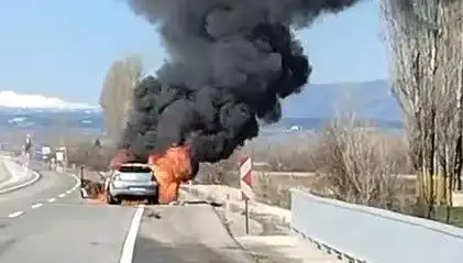 Kütahya’da Seyir Halindeki Otomobil Kısa Sürede Alev Alev Yandı!