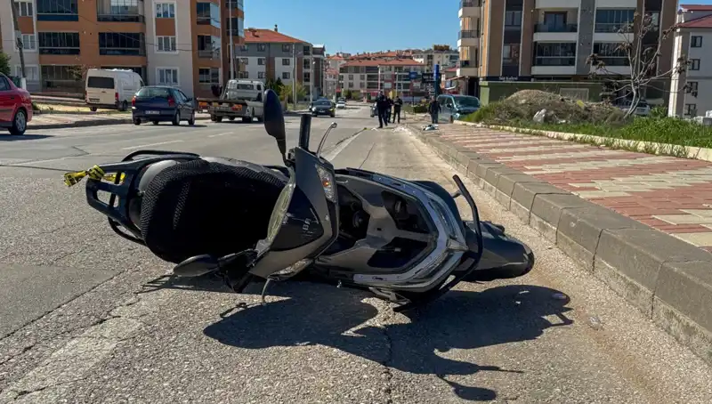Uşak’ta Korkunç Kaza: Hafif Ticari Araç ve Motosiklet Çarpıştı, 1 Kişi Hayatını Kaybetti