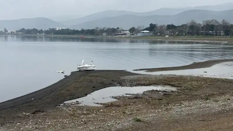 İznik Gölü’nde Kuraklık Alarmı: Yağışlara Rağmen Seviyeler Düşmeye Devam Ediyor