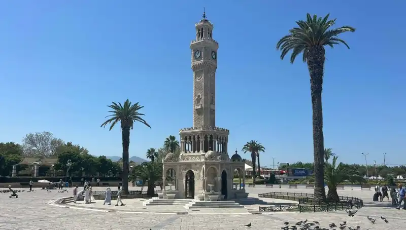 İzmir Sıcak Hava Dalgasıyla Kavruluyor: Meydanlar Boş Kalıyor!