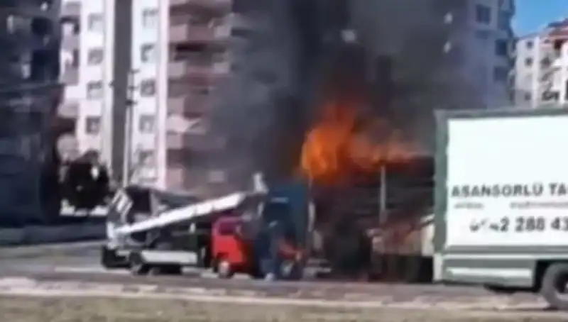 Alev Alev Yanan TIR'ın Küle Dönüşümündeki Gizemli Detaylar