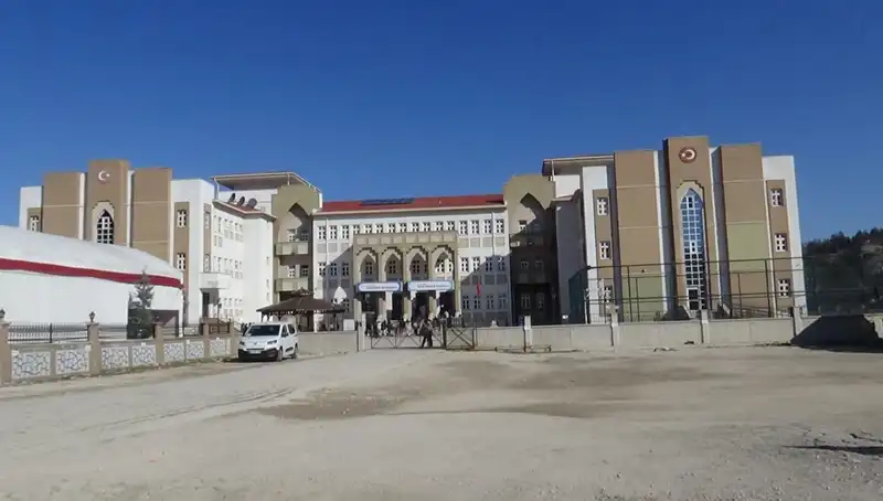 Ortaokulda Öğrenciye Öğretmen Tarafından Uygulanan Şiddet İddiası: Olayın Ayrıntıları
